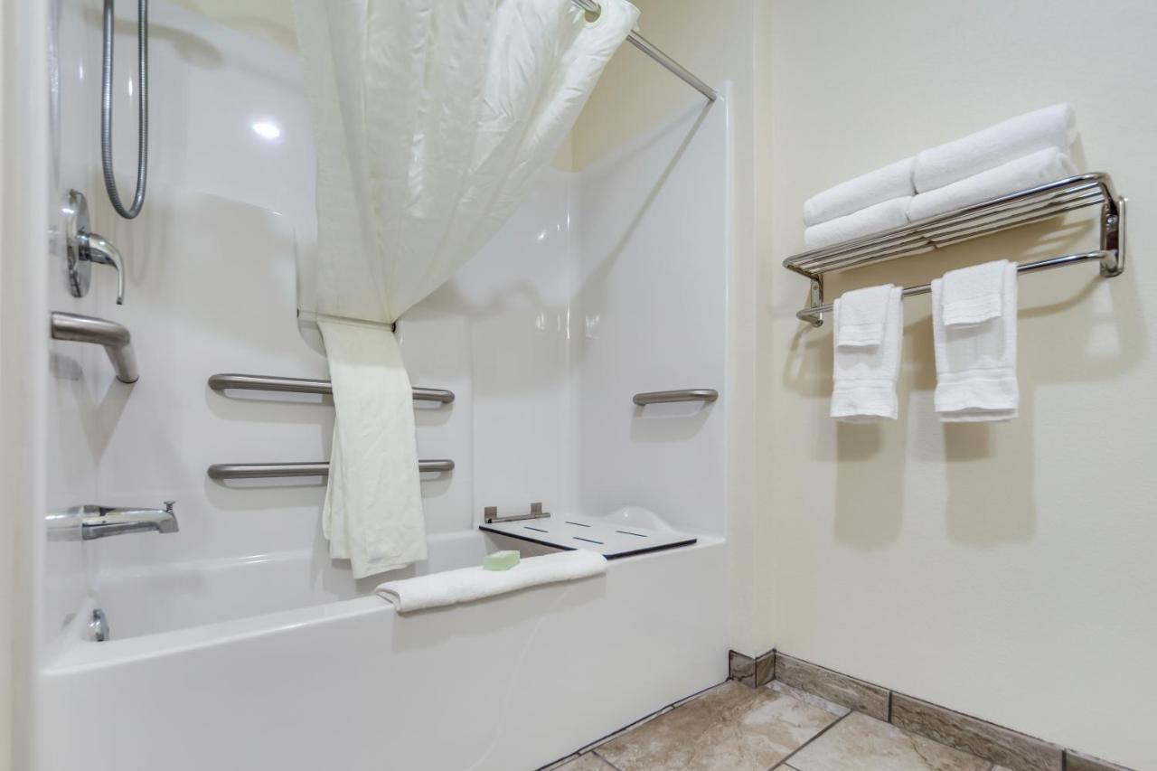 Cobblestone Inn & Suites-Fremont المظهر الخارجي الصورة
