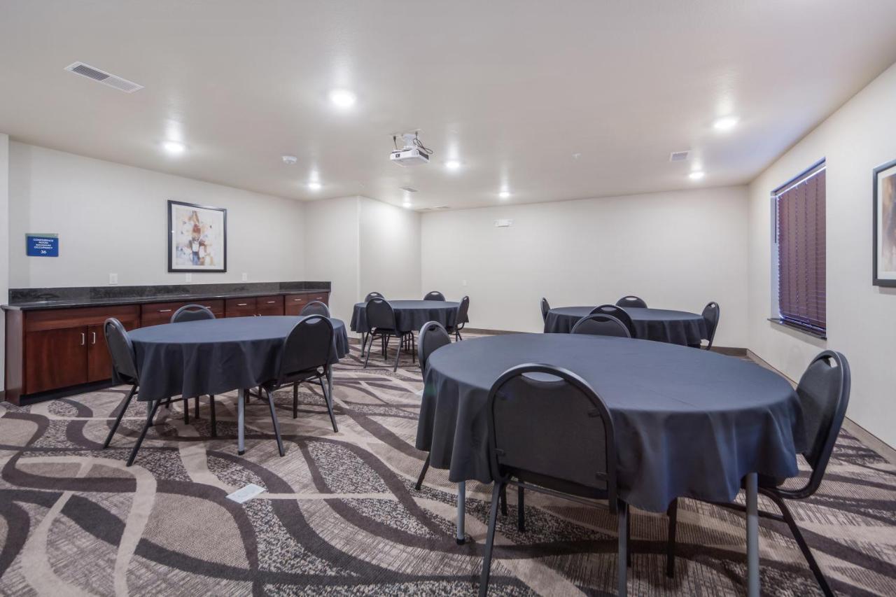 Cobblestone Inn & Suites-Fremont المظهر الخارجي الصورة