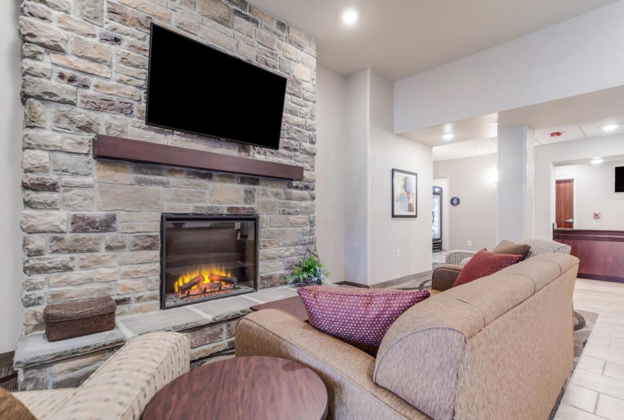 Cobblestone Inn & Suites-Fremont المظهر الخارجي الصورة