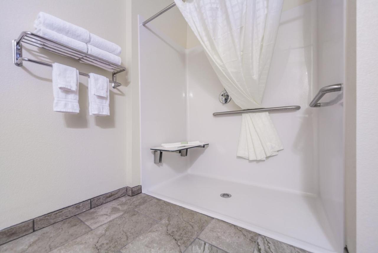 Cobblestone Inn & Suites-Fremont المظهر الخارجي الصورة
