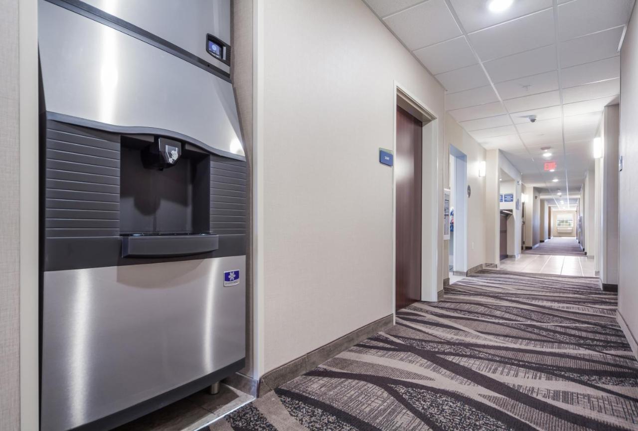 Cobblestone Inn & Suites-Fremont المظهر الخارجي الصورة