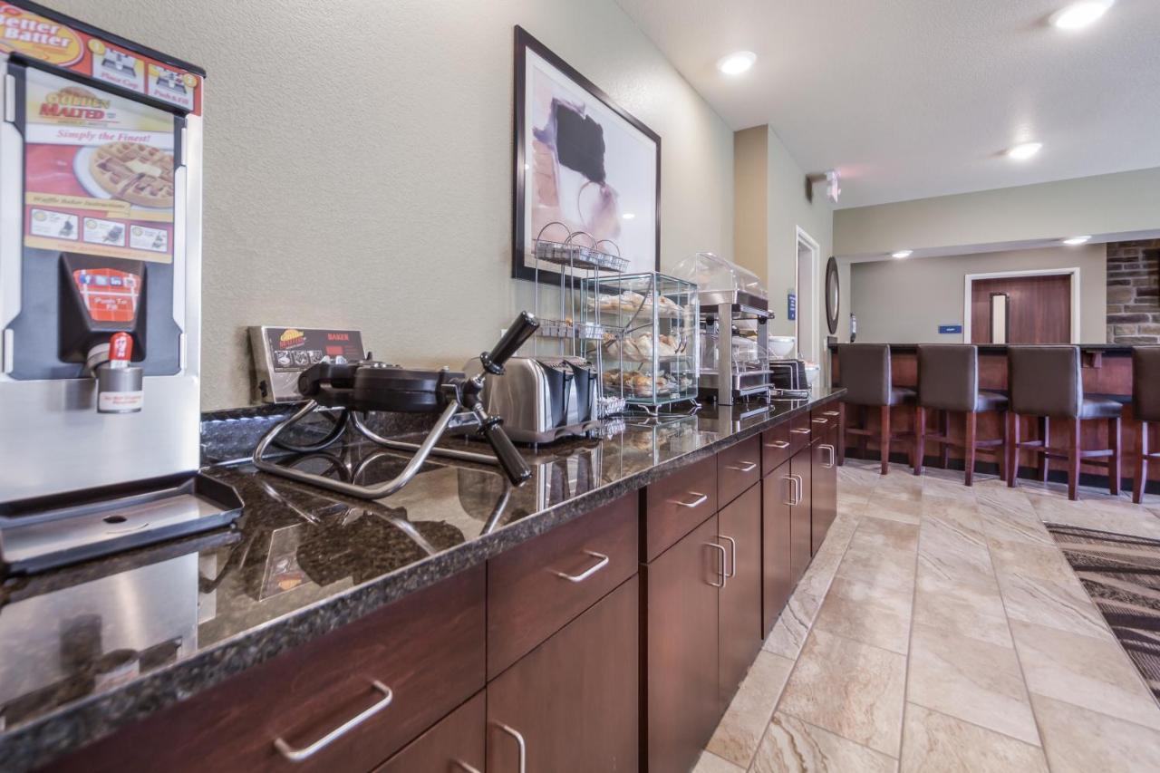 Cobblestone Inn & Suites-Fremont المظهر الخارجي الصورة