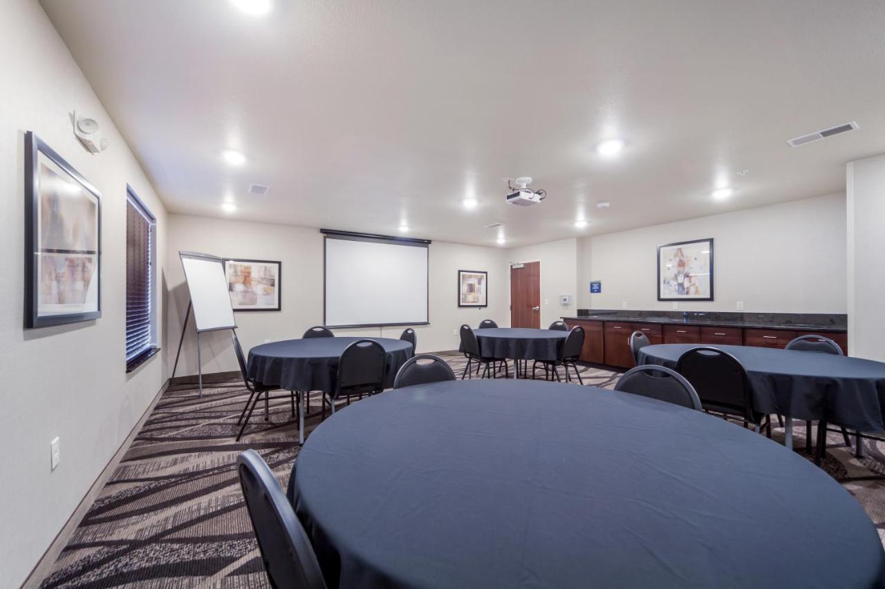 Cobblestone Inn & Suites-Fremont المظهر الخارجي الصورة